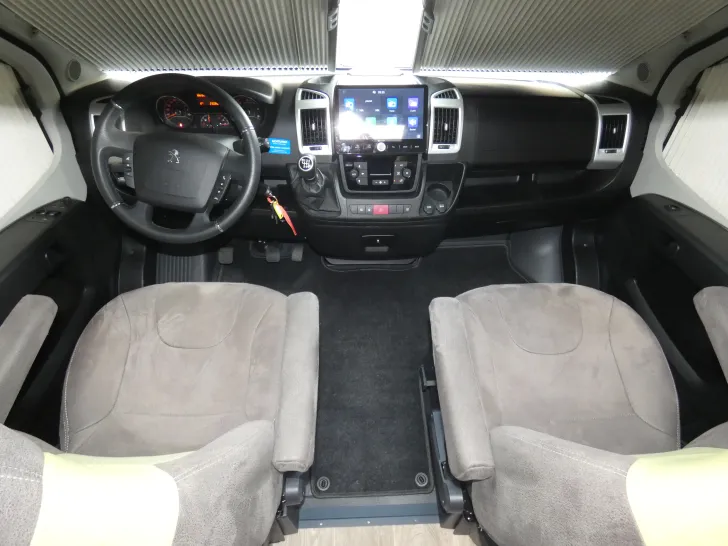 Fahrzeugbild Pössl D-Line 2WIN R Plus (10) AHK, Navi, Truma C.6E uvm #6