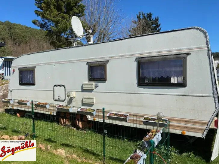 Fahrzeugbild Dethleffs Exclusiv 670 DB mit Vorzelt #3