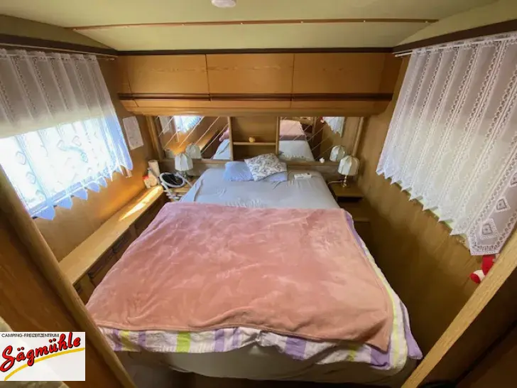 Fahrzeugbild Dethleffs Exclusiv 670 DB mit Vorzelt #4