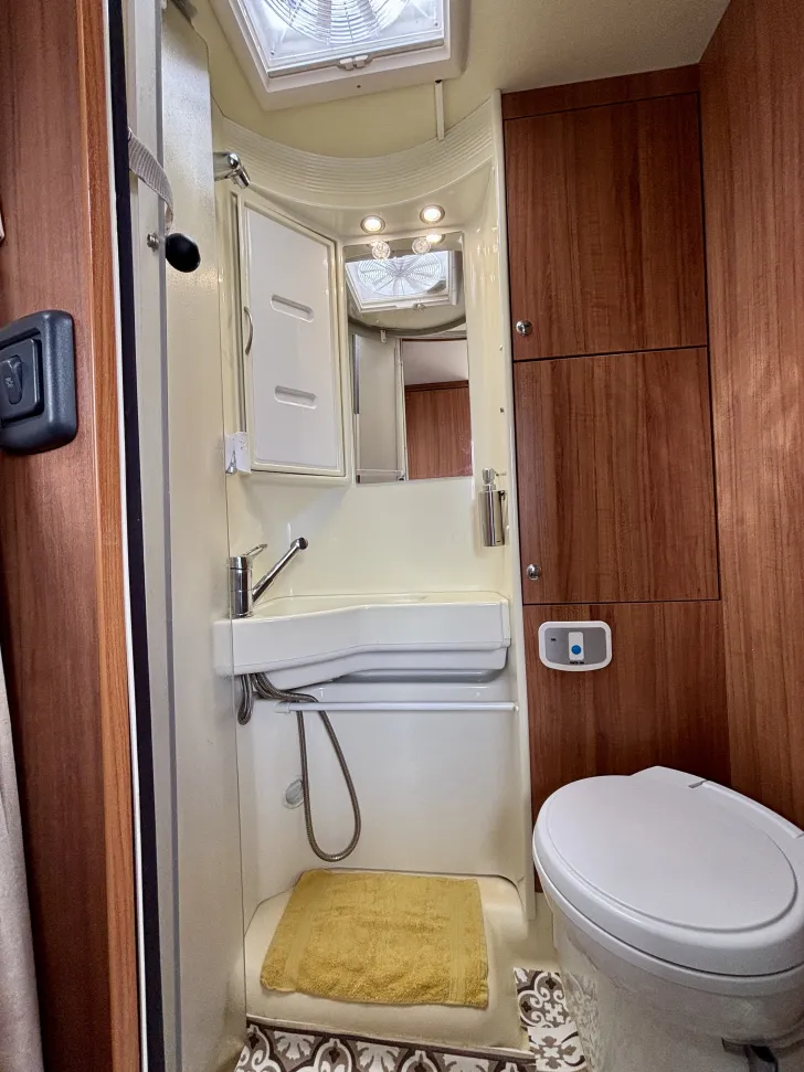 Fahrzeugbild Eura Mobil Terrestra T 590 FB AHK, TV, Navi, Kamera #12