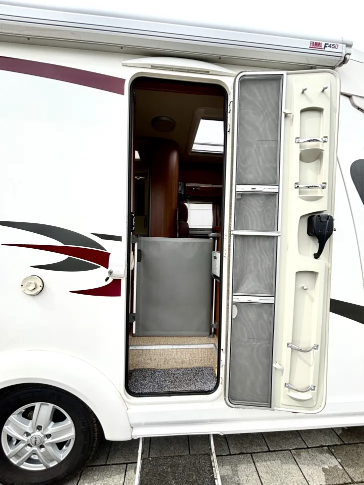 Fahrzeugbild Eura Mobil Terrestra T 590 FB AHK, TV, Navi, Kamera #6