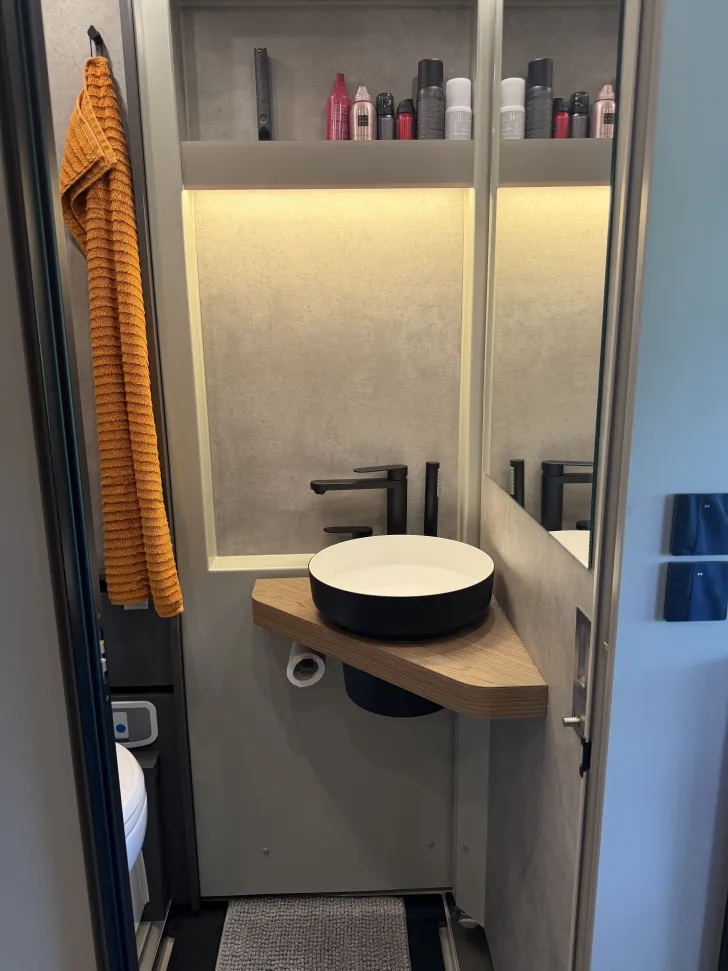 Fahrzeugbild Niesmann + Bischoff iSMOVE 6.9 E | 4,5t Automatik | L #6