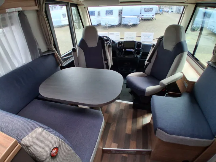 Fahrzeugbild Weinsberg CaraCore 700 MEG TV/SAT/ TVT AUFBAU #6