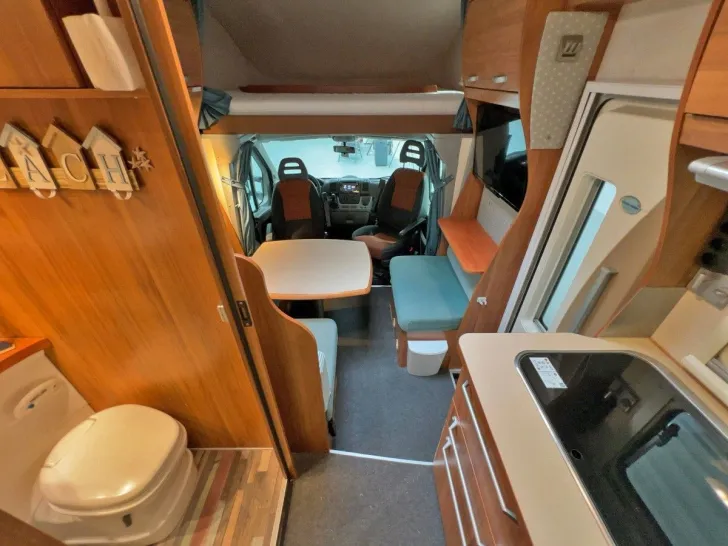 Fahrzeugbild Eura Mobil Terrestra TA 640 VB / Etagenbetten / Garage #9