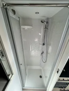 Fahrzeugbild Notin Progress VERA 1 Hd.-Solar-LiFePo 200Ah #27