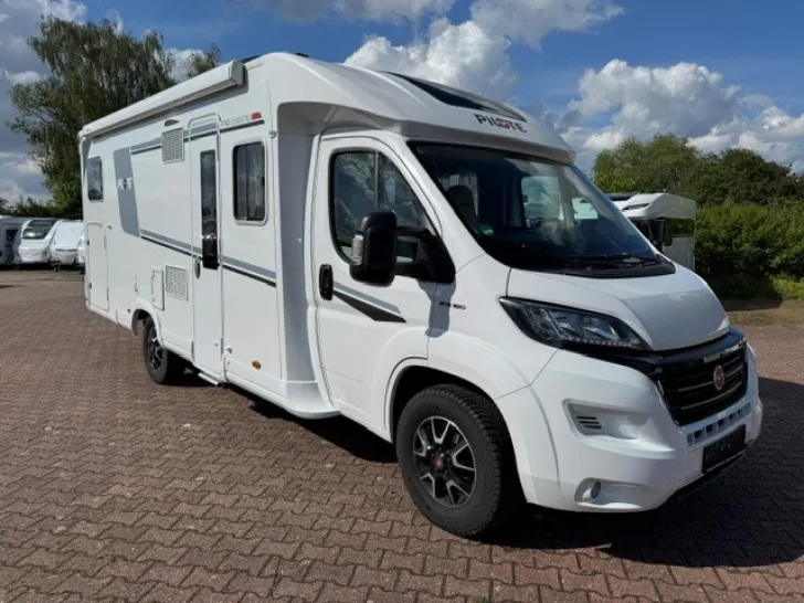 Fahrzeugbild Pilote Pacific P740FGJ 160 PS - Automatik #1