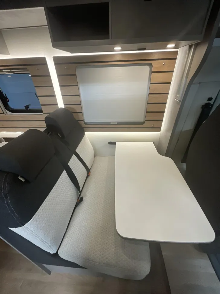 Fahrzeugbild Crosscamp EXPDN 7.0 E Peugeot #8