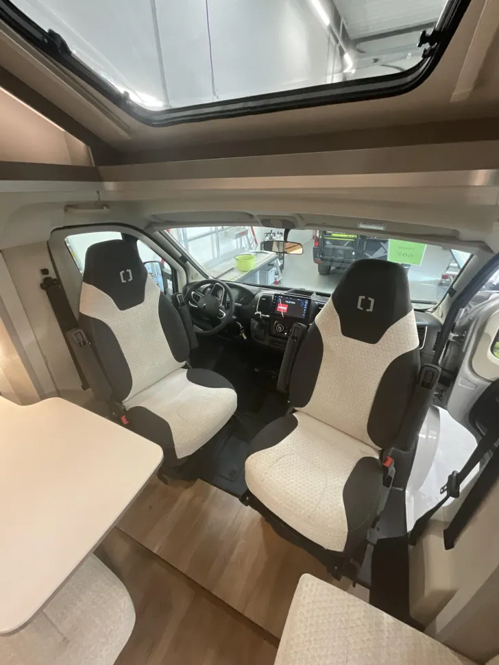 Fahrzeugbild Crosscamp EXPDN 7.0 E Peugeot #10