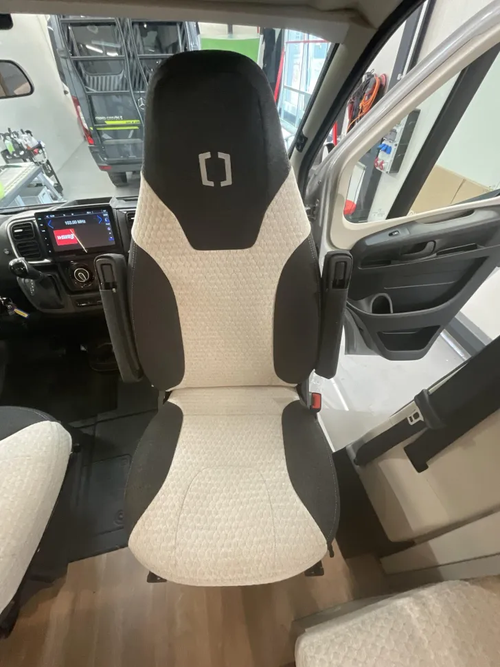 Fahrzeugbild Crosscamp EXPDN 7.0 E Peugeot #11