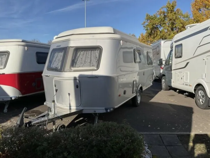 Fahrzeugbild Hymer Eriba ERIBA Touring 630 / MJ25 / 1.6t / Dachtyp-Schlafdach #2