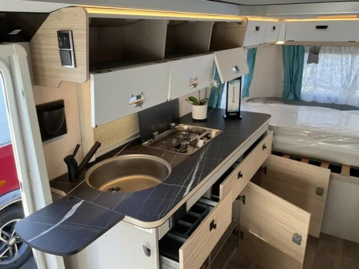 Fahrzeugbild Hymer Eriba ERIBA Touring 630 / MJ25 / 1.6t / Dachtyp-Schlafdach #10