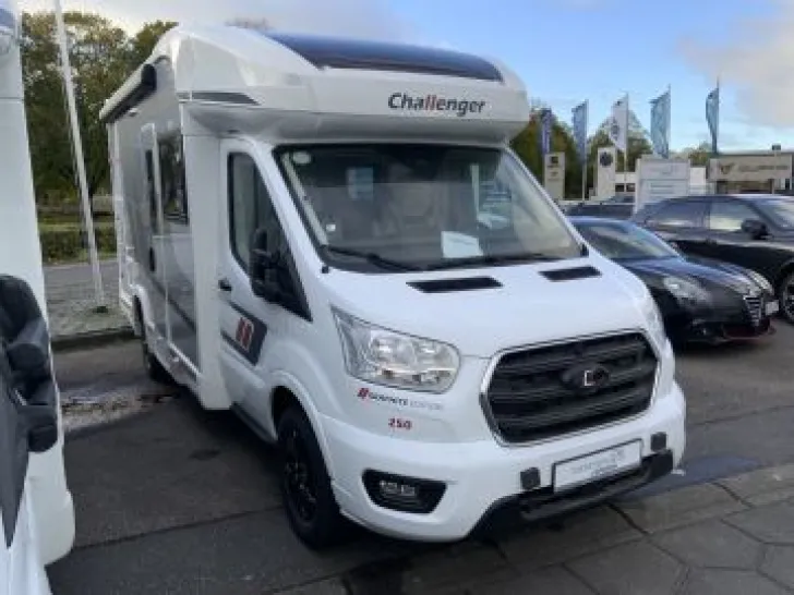 Fahrzeugbild Challenger Teilintegriert 250 Graphite Edition Arctic+Zubehör #1