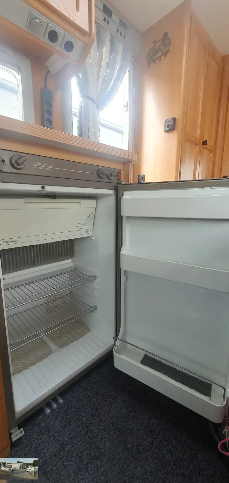 Fahrzeugbild Bürstner Teilintegriert T 604 VK 18 - Klima, Markise, SAT #12