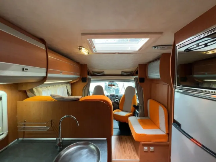 Fahrzeugbild GIOTTILINE Therry T 37/Einzelbetten/Garage/AHK/Luftfederung #10