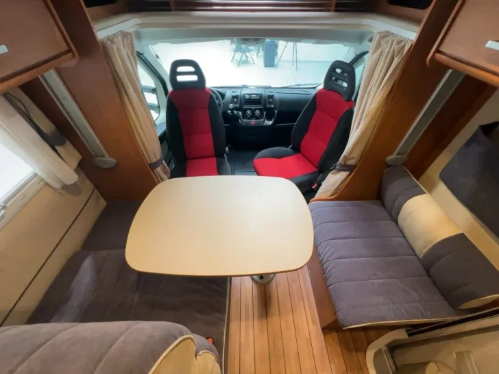 Fahrzeugbild Rimor Europeo 95 Plus/Einzelbetten+Hubbett/Garage #8