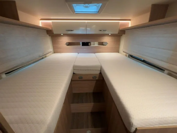 Fahrzeugbild Bürstner Lyseo I 728 G/Einzelbetten/Heckgarage/2xKlima #12
