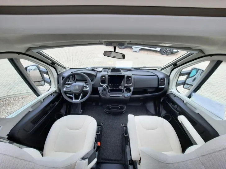 Fahrzeugbild Bürstner Signature SFT 7.0 Verfüg./Sparen Sie 11.526,- € #17