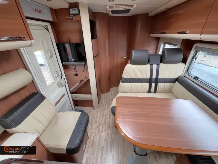 Fahrzeugbild LMC Explorer 720 G #26