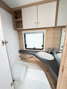 Fahrzeugbild Fendt Bianco Activ 550 KMG/2.000 kg/Einzelbettauszug #15