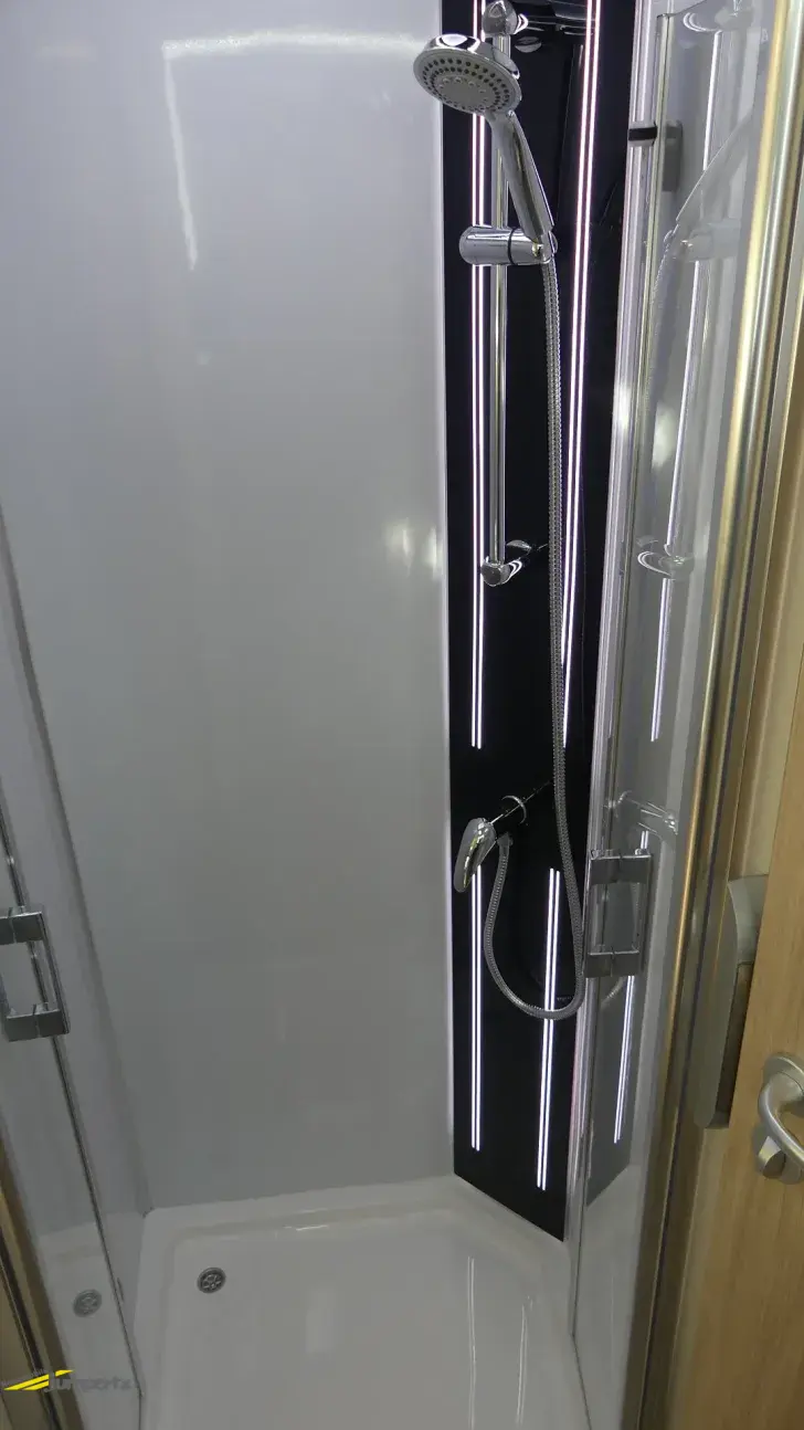 Fahrzeugbild Frankia Platin I 7400 PLUS Pure Final Edition Der letzte mit Heckantrieb. #11