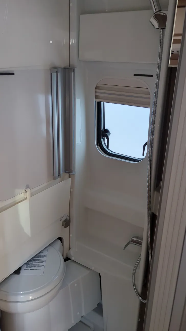 Betten Malibu Van Comfort 600 DB charming GT skyview Auto./Aufstelld./AHK 2280
