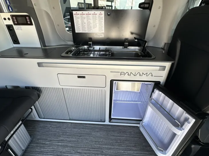 Fahrzeugbild Panama PEAK 10 + Active 4x4 GJR SCA Dach Verdunkel. #15