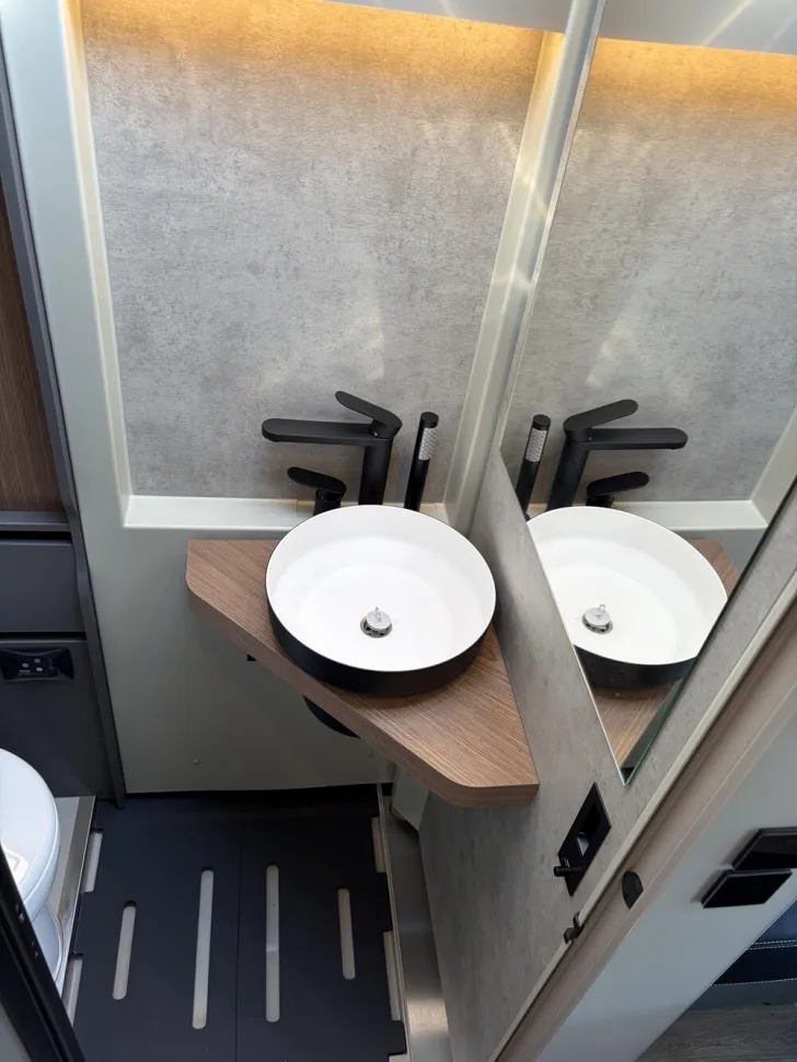Fahrzeugbild Niesmann + Bischoff iSmove 6.9 E #20
