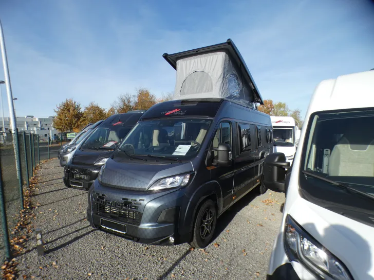 Fahrzeugbild Malibu Van First Class - Two Rooms 640 LE RB charming GT skyview Aufbauklima, Hubdach #1