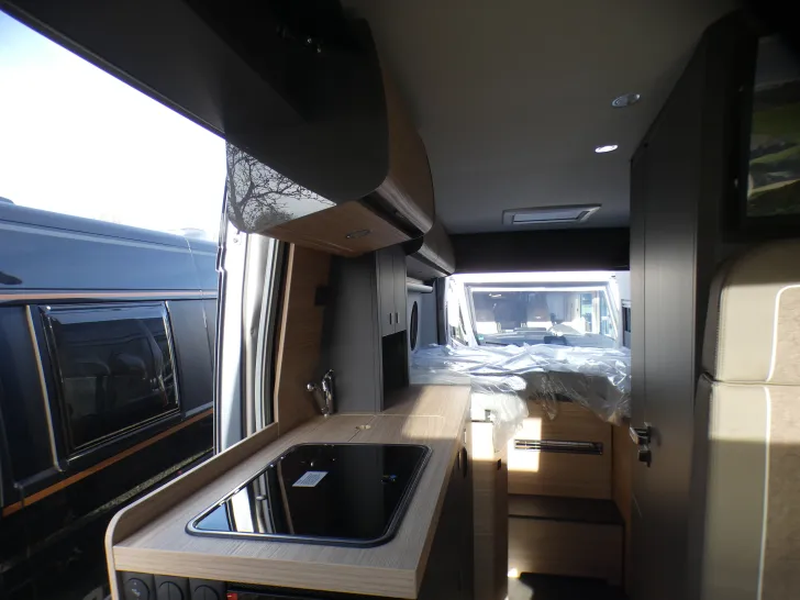 Fahrzeugbild Malibu Van First Class - Two Rooms 640 LE RB charming GT skyview Aufbauklima, Hubdach #16