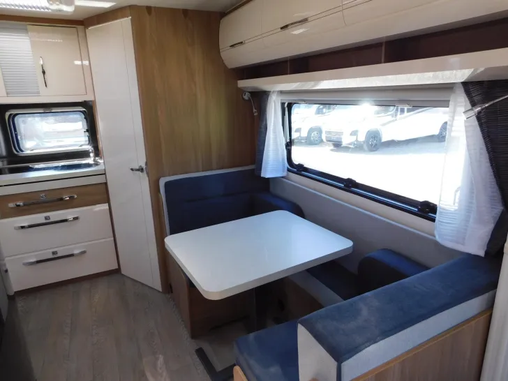 Fahrzeugbild Hobby Excellent 460 SL Mover, Vorzelt, Duo-Control #7
