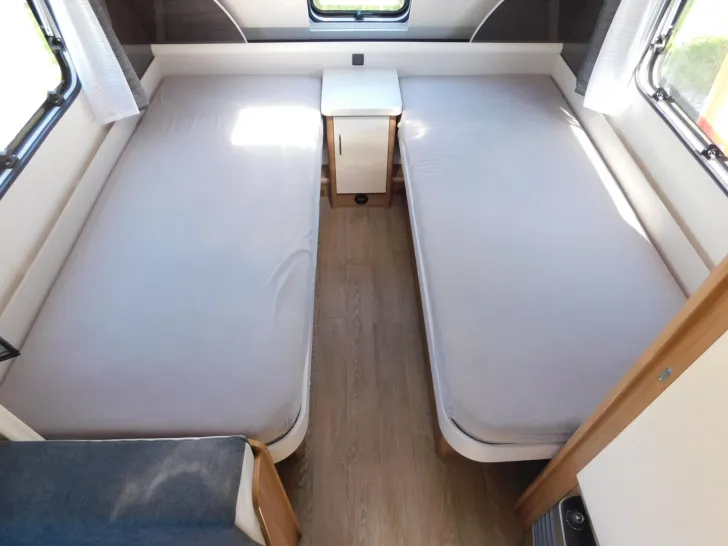 Fahrzeugbild Hobby Excellent 460 SL Mover, Vorzelt, Duo-Control #12