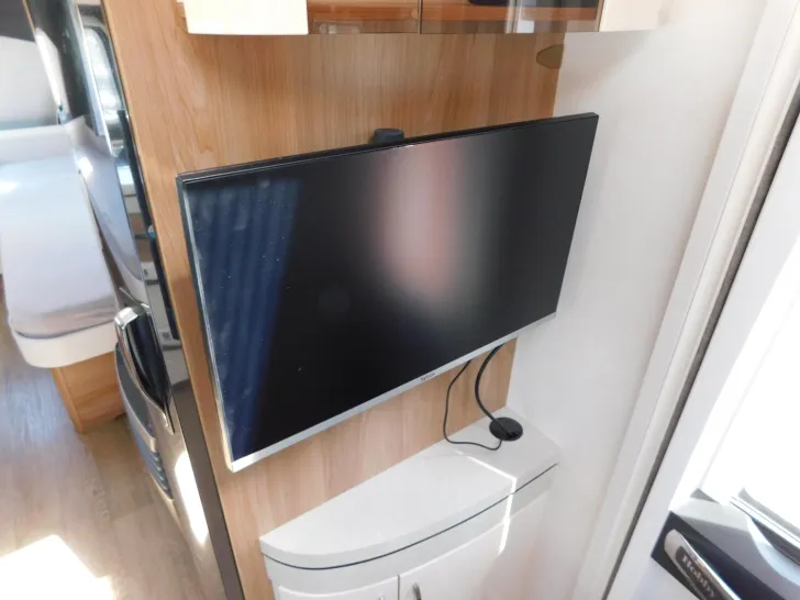 Fahrzeugbild Hobby Excellent 460 SL Mover, Vorzelt, Duo-Control #13