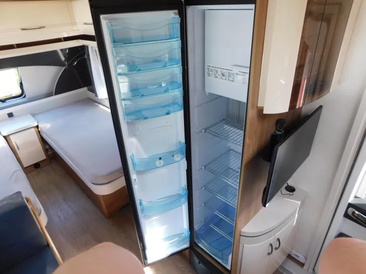 Fahrzeugbild Hobby Excellent 460 SL Mover, Vorzelt, Duo-Control #14