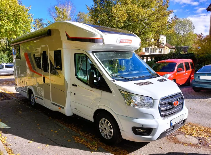 Fahrzeugbild Challenger Teilintegriert 337GA Graphite Ultimate 3100 KM - viel Zubeh #1