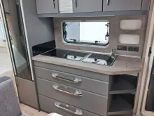 Fahrzeugbild Hobby De Luxe 540 KMFe - Stockbetten #10