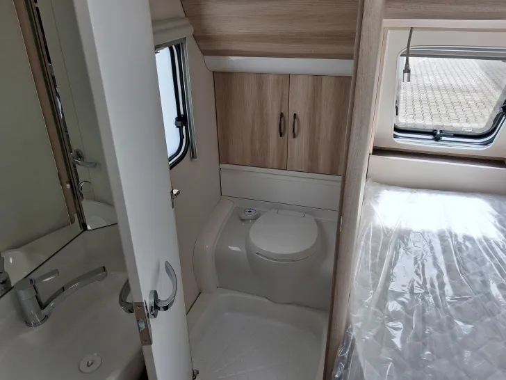 Fahrzeugbild Hobby De Luxe 540 KMFe - Stockbetten #24