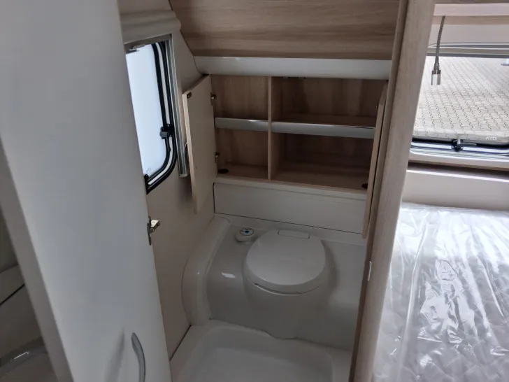 Fahrzeugbild Hobby De Luxe 540 KMFe - Stockbetten #25