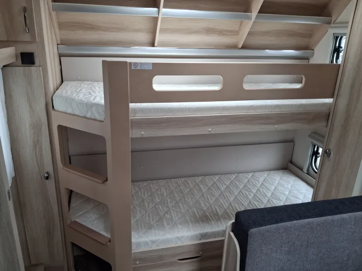 Fahrzeugbild Hobby De Luxe 540 KMFe - Stockbetten #28