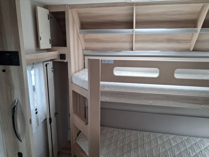 Fahrzeugbild Hobby De Luxe 540 KMFe - Stockbetten #30