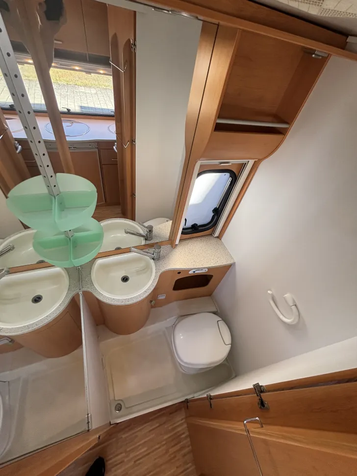 Fahrzeugbild Hymer Eriba Living 532 A inkl. Mover und Vorzelt #12