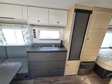 Sicht vorne-hinten Fendt Apero 515 SG