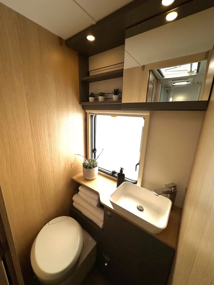 Fahrzeugbild LMC Tourer Lift H 730 G mit Winterpaket #6
