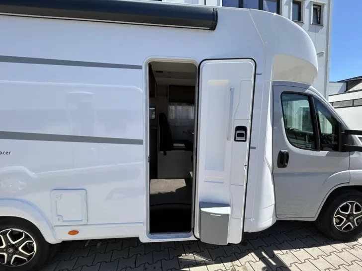 Fahrzeugbild LMC Tracer 730 EL #6