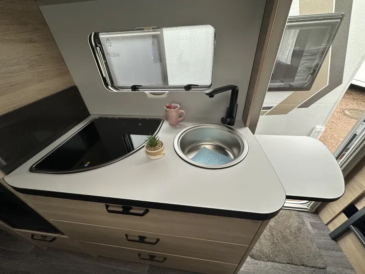 Fahrzeugbild Weinsberg CaraOne 500 FDK Mietfahrzeug Verfügbar 11.2026 #15