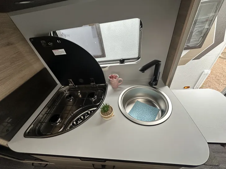 Fahrzeugbild Weinsberg CaraOne 500 FDK Mietfahrzeug Verfügbar 11.2026 #16
