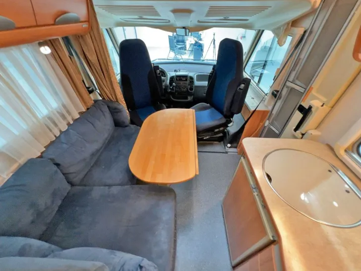 Fahrzeugbild Hymer B 674 / Einzelbetten / Hubbett / Garage #8