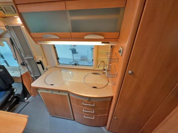 Fahrzeugbild Hymer B 674 / Einzelbetten / Hubbett / Garage #13