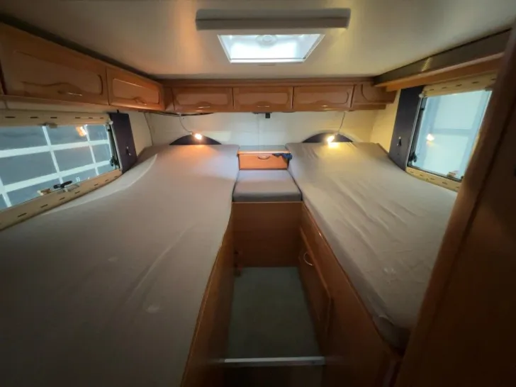 Fahrzeugbild Eura Mobil Contura 742 EB/Einzelbetten/Garage/Solar/Markise #11