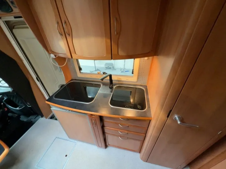 Fahrzeugbild Eura Mobil Contura 742 EB/Einzelbetten/Garage/Solar/Markise #12