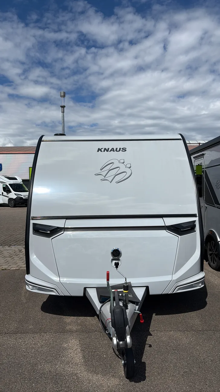 Frontal Vorne Knaus Südwind 450 FU Black Selection Sofort verfügbar